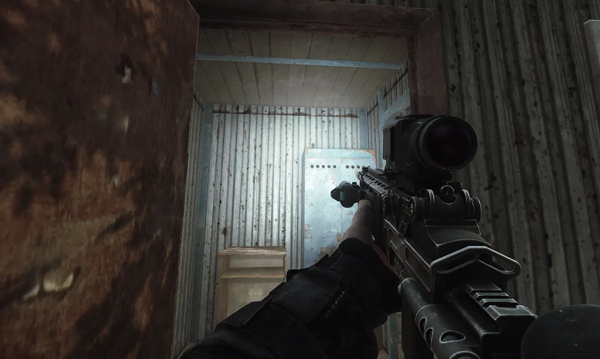 Smugglers Base Locker document spawn screenshot on Interchange
